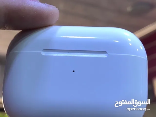 سماعات بلوتوت للبيع سومة شابة