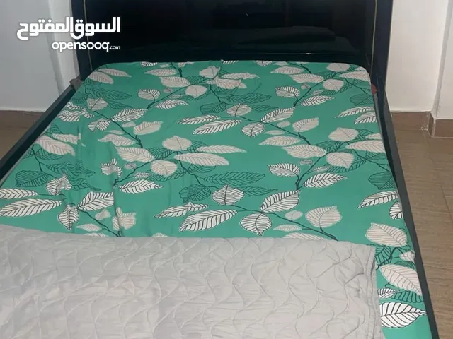 Queen size Bed (2 people can sleep)