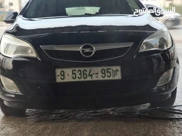 اوبل استرا 2011 اسود