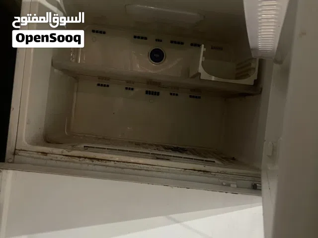 ثلاجه سامسونج حجم كبير الفوك يجمد ويبرد والجوه مايبرد ما اعرف شني عطلهه