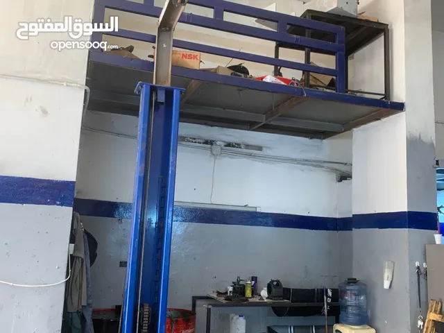 مركز صيانه في منطقه الصناعيه البيادر بكامل عدته ومعدات العمل للبيع او الضمان او شريك قادر على الادا