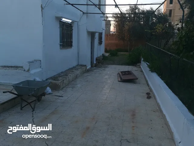 200 m2 More than 6 bedrooms Townhouse for Sale in Zarqa Al Hashemieh