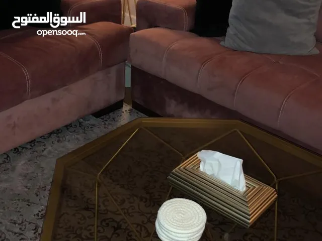 طقم طاولات معدن للبيع بحالة الجديد