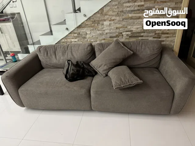 Sofa 3 seater 230x100cm  اريكة 3 مقاعد حالة ممتازة (Expat leaving)