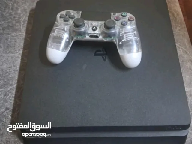جهاز بلاي ستيشن 4 ps4 بحالة استعمال ولكن نظيف بالكامل يوجد معاه ايد قابل للتفاوض ps4 1 تيرا slim
