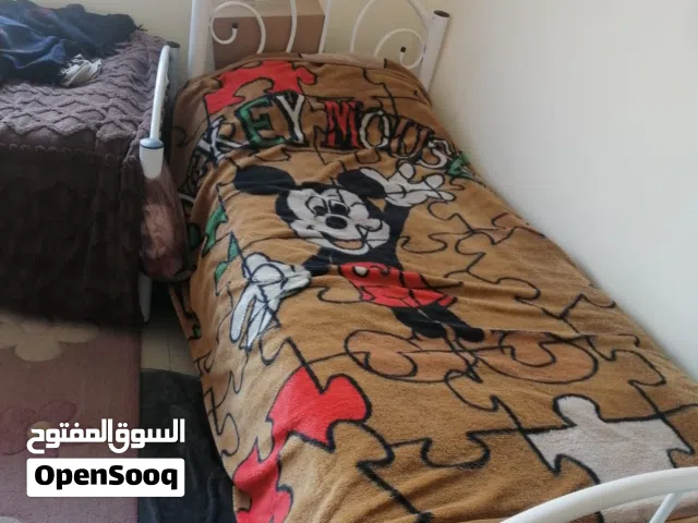 تخت مفرد لون ابيض جديد