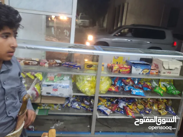 بقاله للبيع صنعاء الاصبحي  مدخل المدينه على ثلاثه شوارع ال