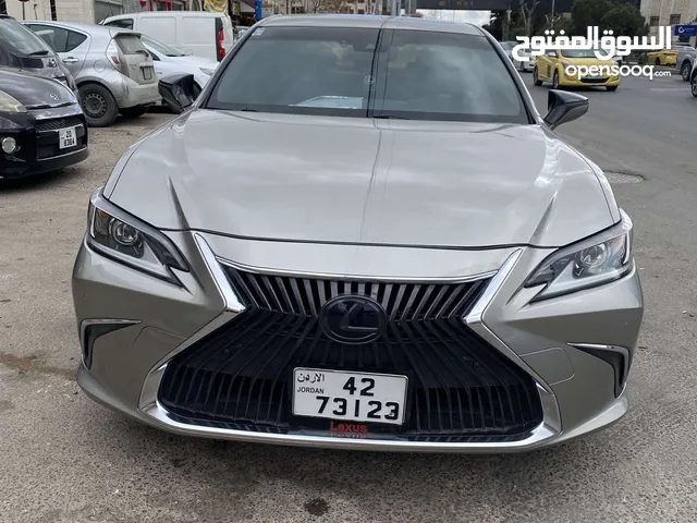 Lexus es300 2019