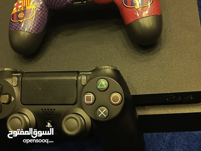 بلستييشن 4 سلم استعمال شهرين شبه الجديد وكااااااله 175 دينار