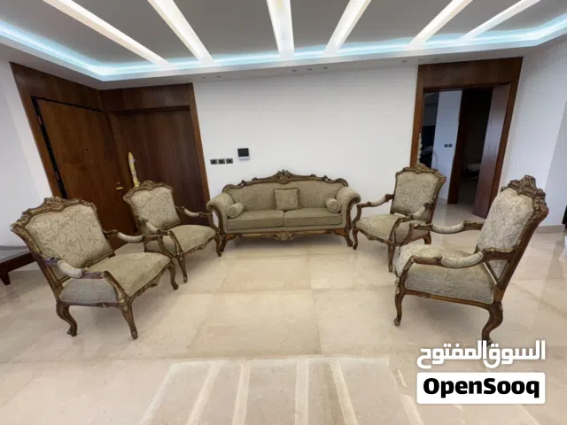 كنب للبيع بحالة ممتازة