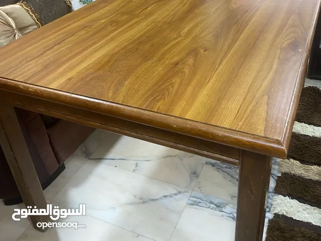 طاولة خشب زان وبلوط مستعملة بحالة جيدة (6 كراسي)