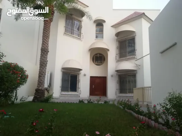 0 m2 5 Bedrooms Villa for Rent in Central Governorate Tubli
