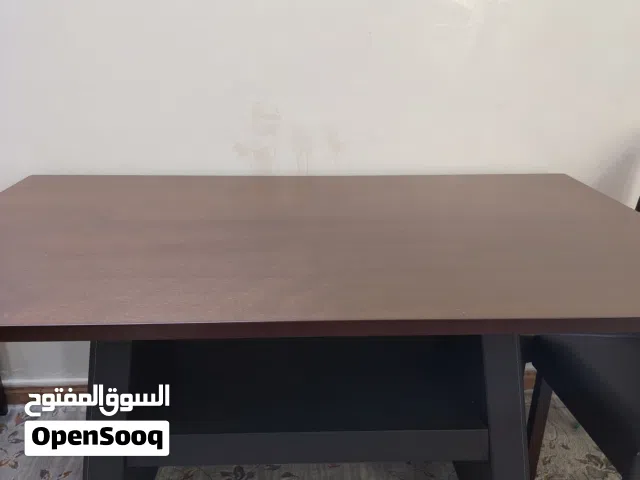 طاولة طعام مع كراسي