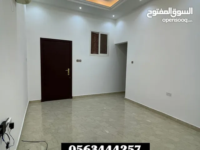 للإيجار استوديو في منطقة الصاروج قرب المدرسة الدوليه