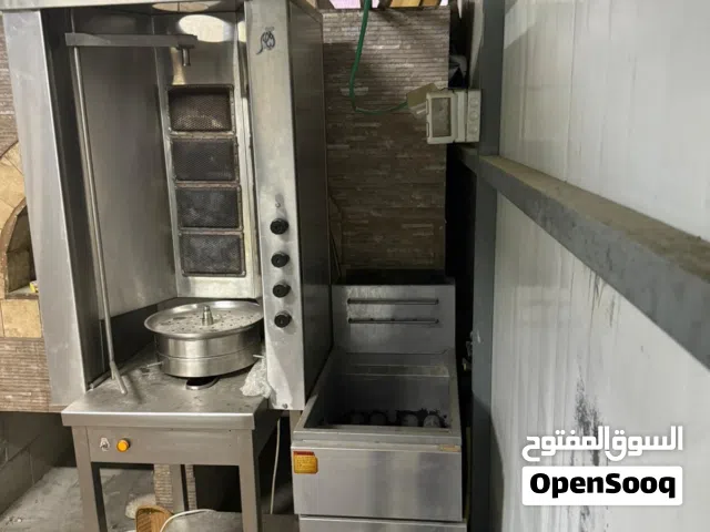 ماكنة شاورما وثلاجة عرض سلطة