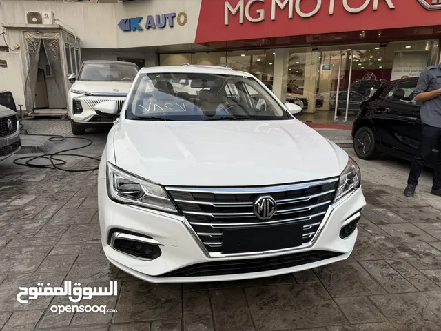 توفرت مجموعة سيارات MG5 موديل 2025 زيرو ضمان 6 سنوات