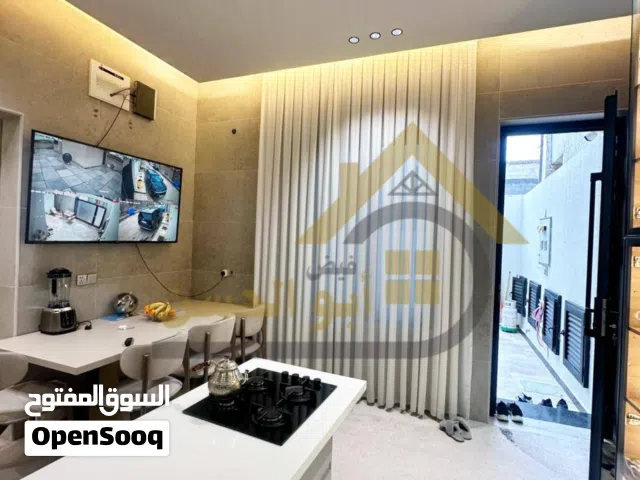 200 m2 5 Bedrooms Townhouse for Sale in Basra Hakemeia
