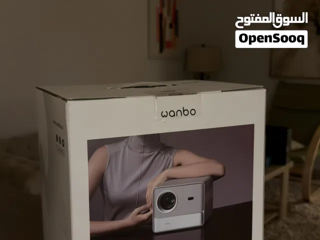 بروجكتور وانبو دافنشي للسينما المنزليه مستخدم 4 اشهر فقط على الضمان لا زال