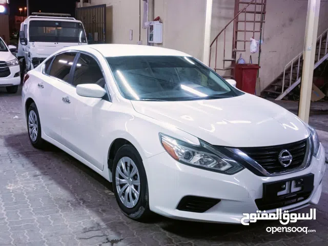 Nissan Altima good condition model 2018 gcc space accident free