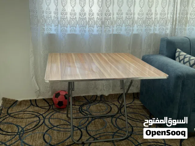طاولة أحذية بحالة جديد وطاولة اكل
