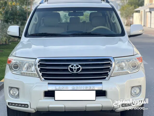 TOYOTA LAND CRUISER GXR V8 2014 WHITE