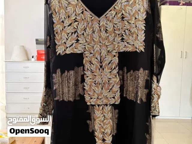 مخور أسود على شغل ذهبي