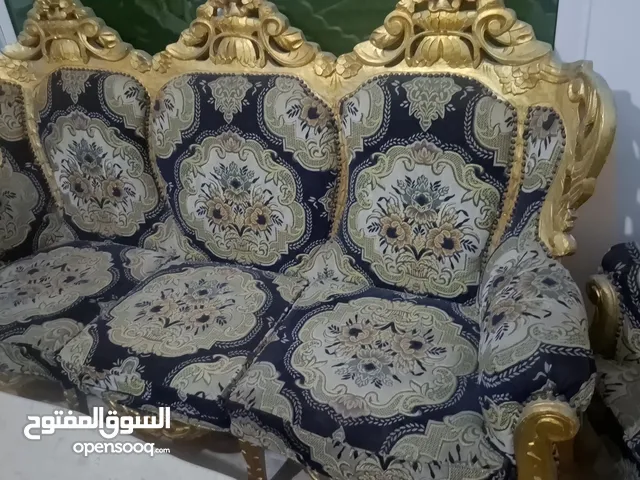 كنب حفر كلاسيكي مع طاولات رخام