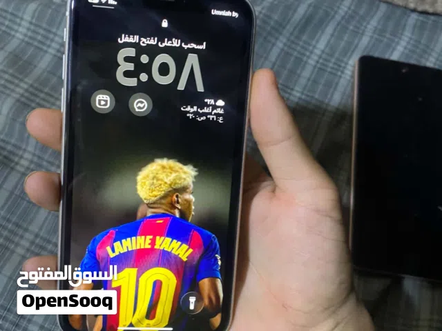 هاتف ايفون 11 للبيع بسعر 160 جهاز وكاله مافيه ولا شخطه لون ابيض مع 4 كفرات جهاز بحاله ممتازه