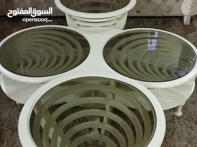 طاولات للبيع