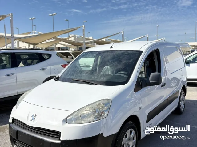 Peugeot Partner Cargo Van Model: 2014 GCC Specs