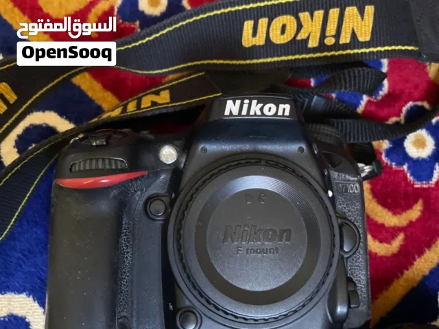 كاميرا نيكون (Nikon)مستعملة لمده شهور للبيع استعمال نظيف جدا وحساس للتصوير الليلي وبطاريتين وشاحن