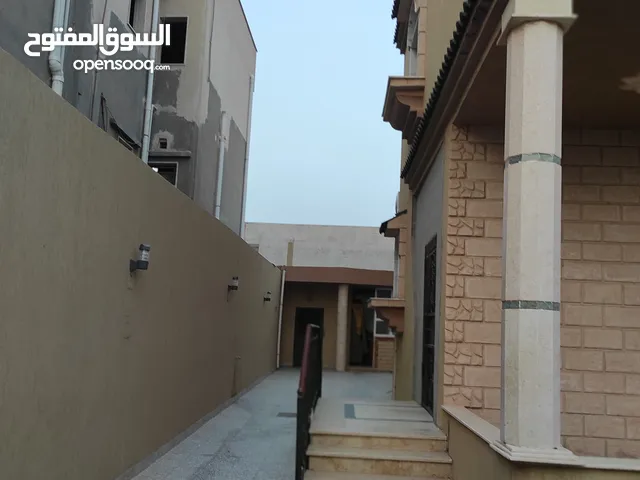 منزل من طابقين للبيع شارع الاسلاك السراج