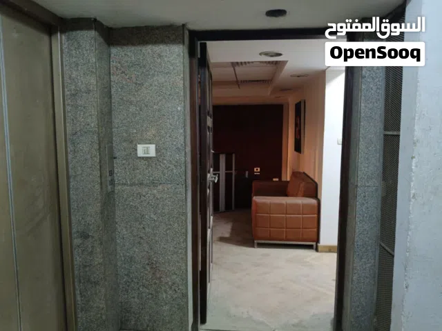 شقة للبيع ، كورنيش النيل صف اول ، المعادي ، ، بجوار مستشفى كيلوباترا الشقه مرخصة اداري واكيد تصلح سك
