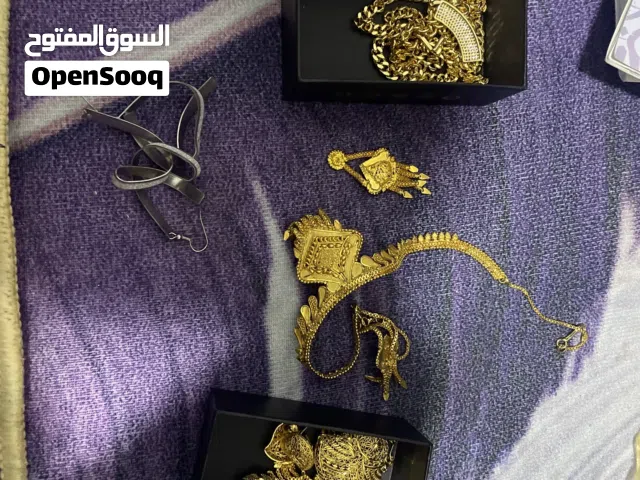 سناسل و 2 خواتم  و 2حلق للبيع بحالة ممتازة