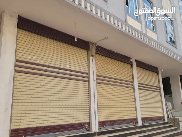 ثلاثه محلات تجاريه روعه للايجار تحت برج سكني قريب شارع ايران