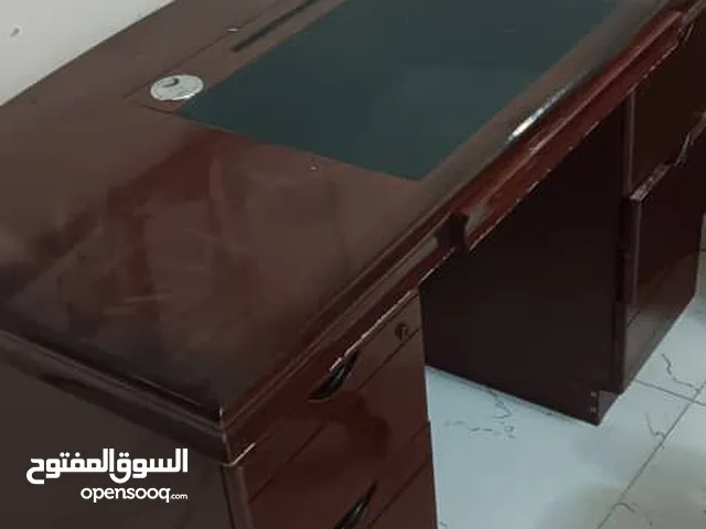 مكتب بحالة الجديد