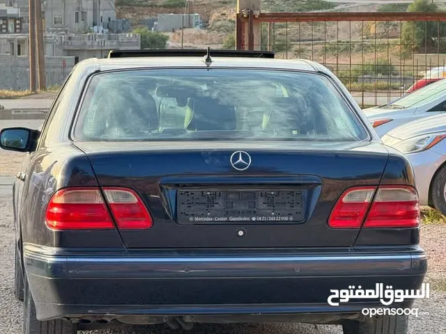 مرسيدس عيون 2002