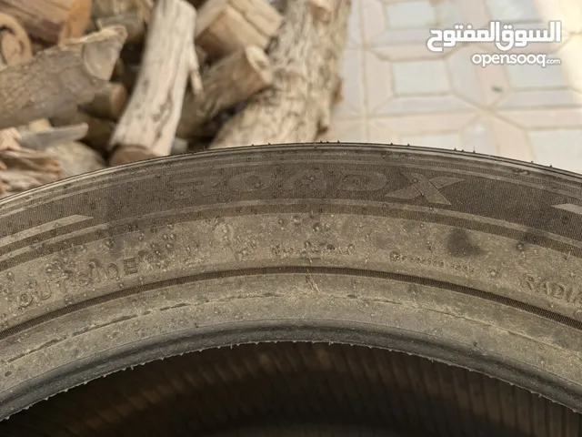 للبيع: أربع إطارات ROADX شبه جديدة