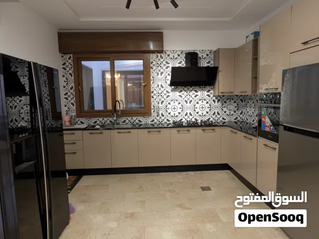 138 m2 4 Bedrooms Villa for Sale in Tripoli Souq Al-Juma'a