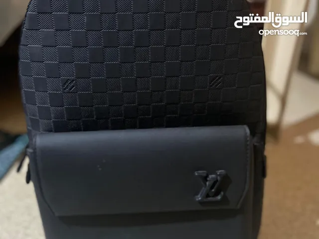 شنطة LV بحالة جيدة جدا