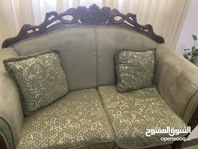 طقم كنب للبيع بسعر مغري بحالة جيدة جدا