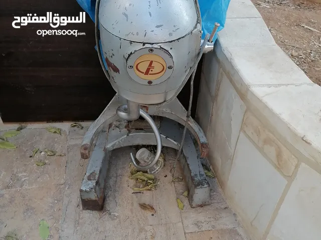 عجانة،فريزر،مكيف وحده داخلية، طاولة فرامة مع ماطورها