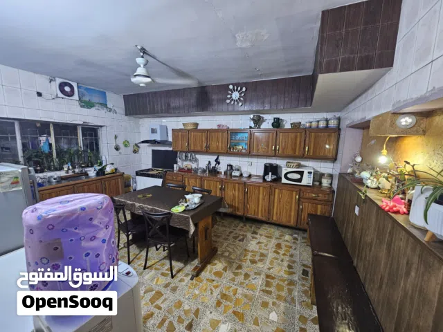 195 m2 5 Bedrooms Townhouse for Sale in Baghdad Ameria