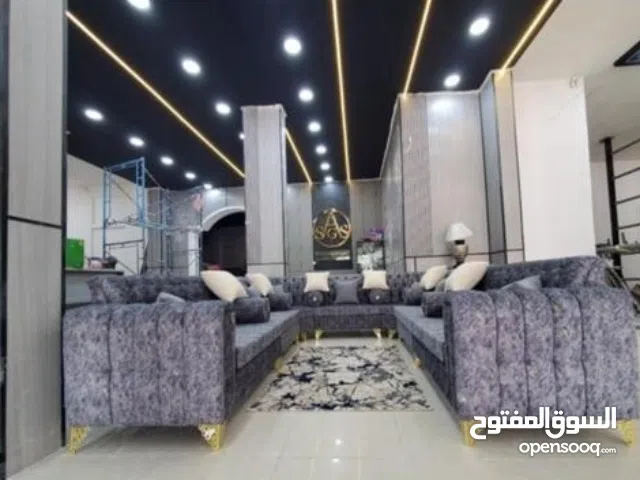 عندي واثاث و عفش نطيف استخدام 5 اشهر