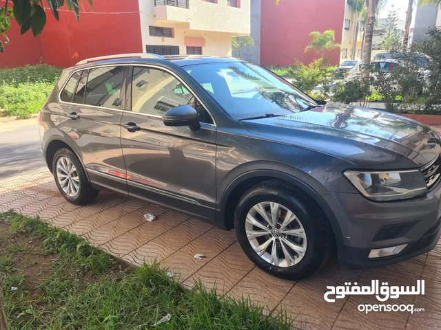 سيارة تيجوان موديل اواخر سنة 2017 تقريبا جديدة صاىو لا تستعمل الا في أيام العطل صاحبها له سيارة عمل