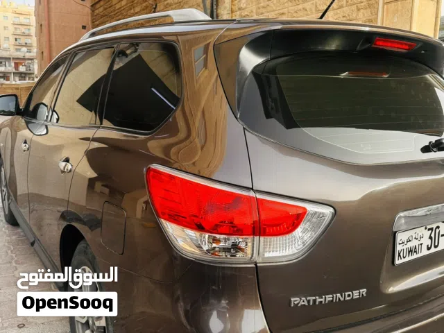 2015 نيسان باثفايندر SV