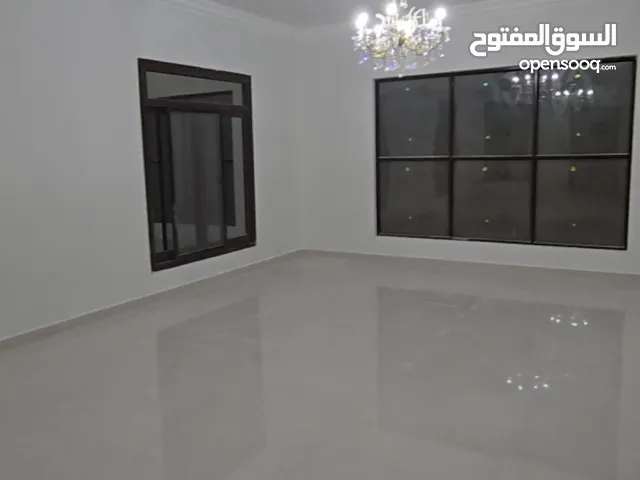 350 m2 More than 6 bedrooms Villa for Sale in Abu Dhabi Khalifa City