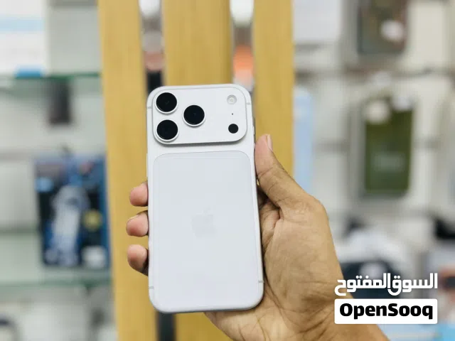 Iphone 17 pro silver clean condition under apple warranty