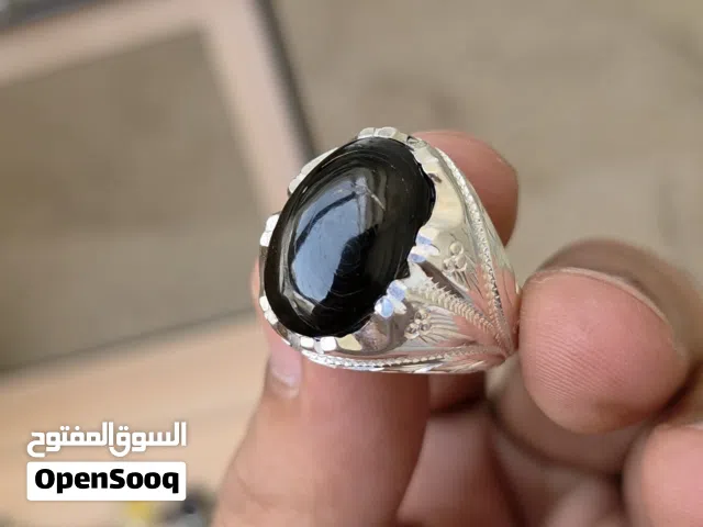 خاتم فضه عيار 950 متوج بحجر المرجان الاسود اليسر