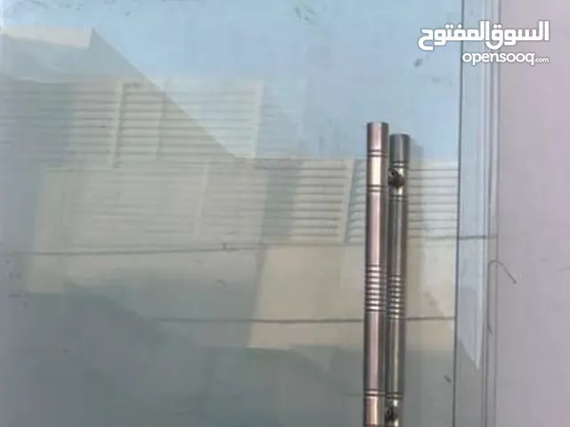 باب محل زجاج نوعيه ممتازه ضد الكسر مقابض المونيوم كزيونى